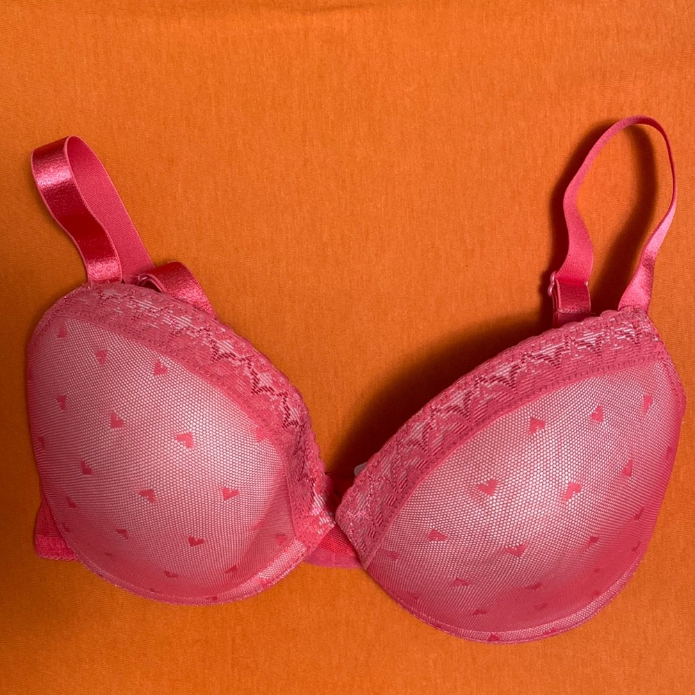 New soft cup bra with adjustable straps size 70D(EUR) 32D US by Mark Formelle